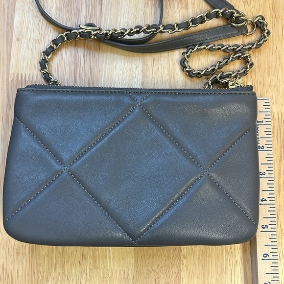 Talbots Gray Leather Quilted Crossbody Bag With Gold Chain and Leather S… - Picture 10 of 10